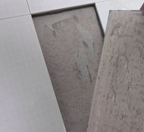 南召瓷砖空鼓维修公司分享瓷砖铺贴时如果打浆（即涂抹在瓷砖背面和基层上的砂浆或瓷砖胶）过少，会带来以下问题